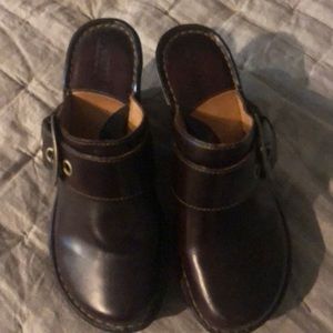 Borne leather clogs